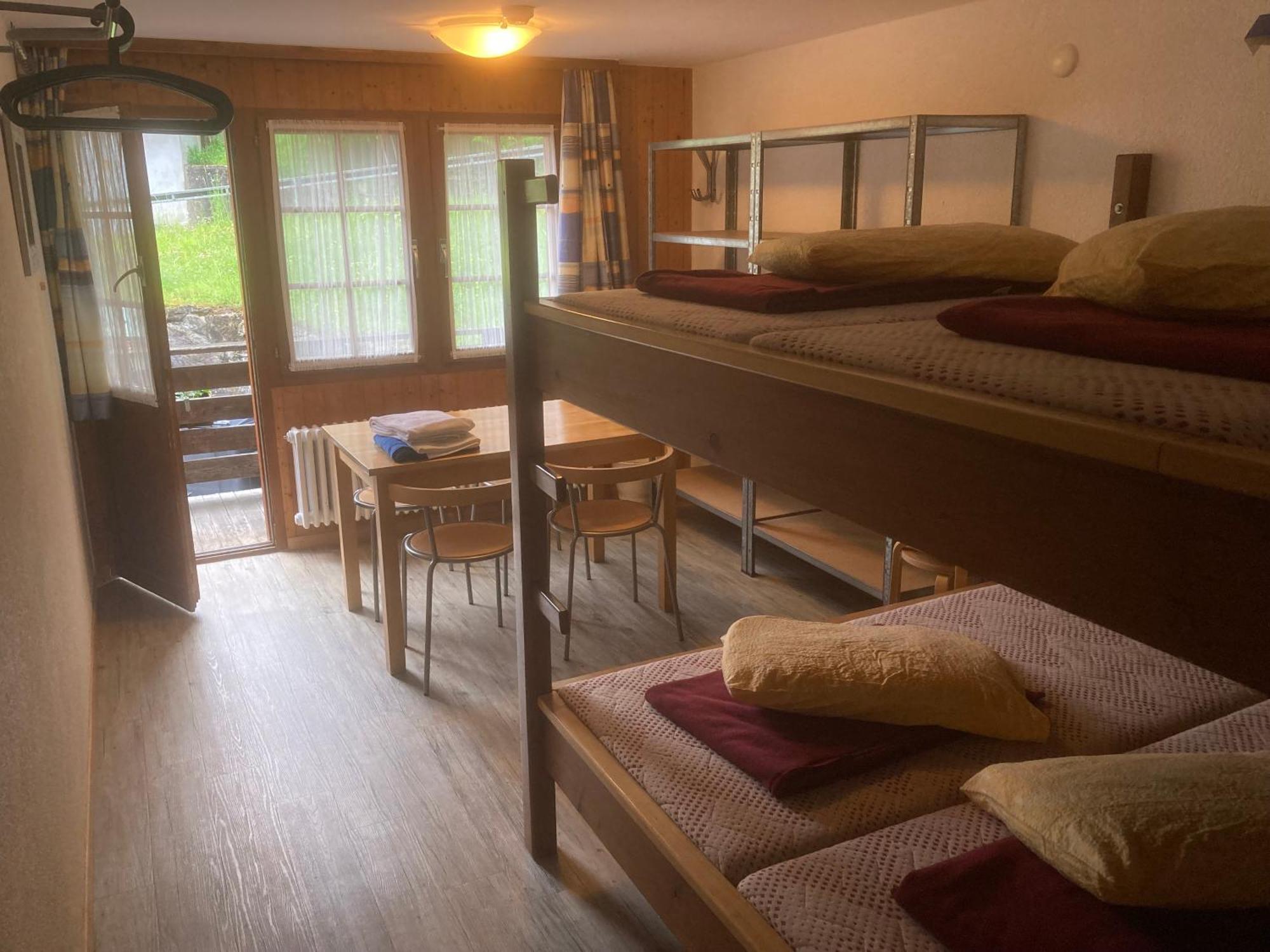 Camping Jungfrau Лаутербрунен Стая снимка